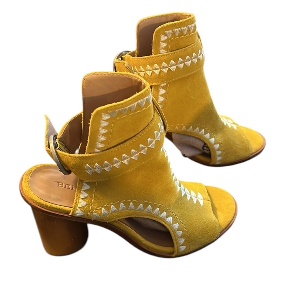 BERNARDO Mustard Split Suede Embroidered Block Heel Open Toe Sandal Size 6 - Picture 2 of 9